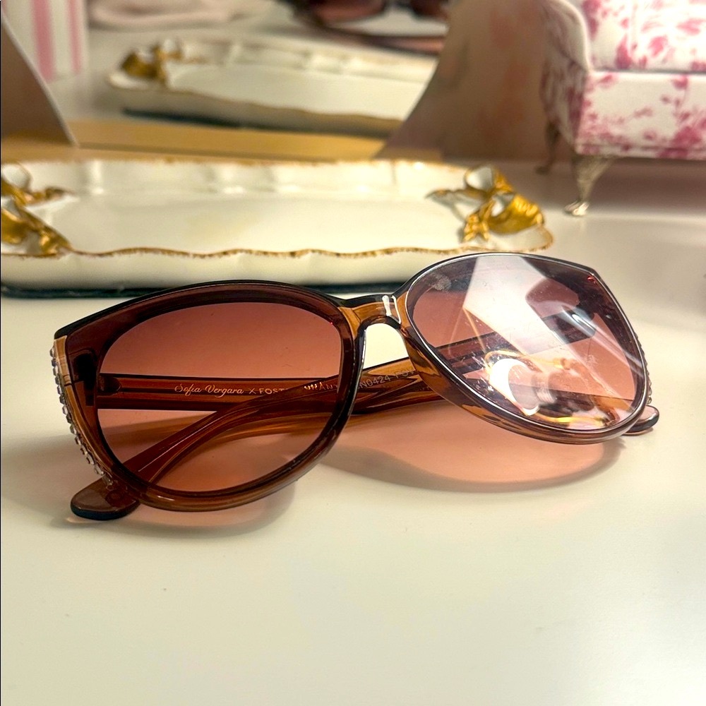 Sophia Vergara x Foster Grant Sunglasses
